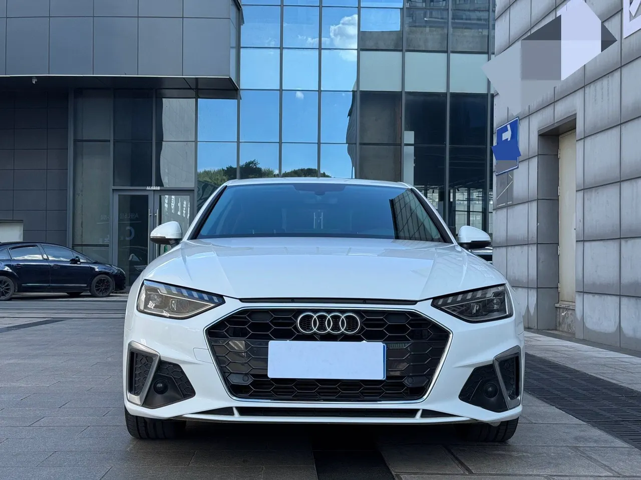 Audi 2020 A4L 2.0TFSI 40TFSI Fashion Dynamic Automatic 2