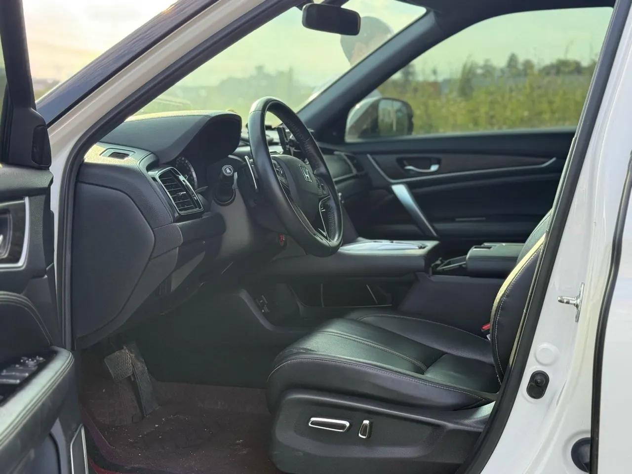 Honda 2020 UR-V 2.0T 370TURBO two-drive elegant version of automatic gear 6