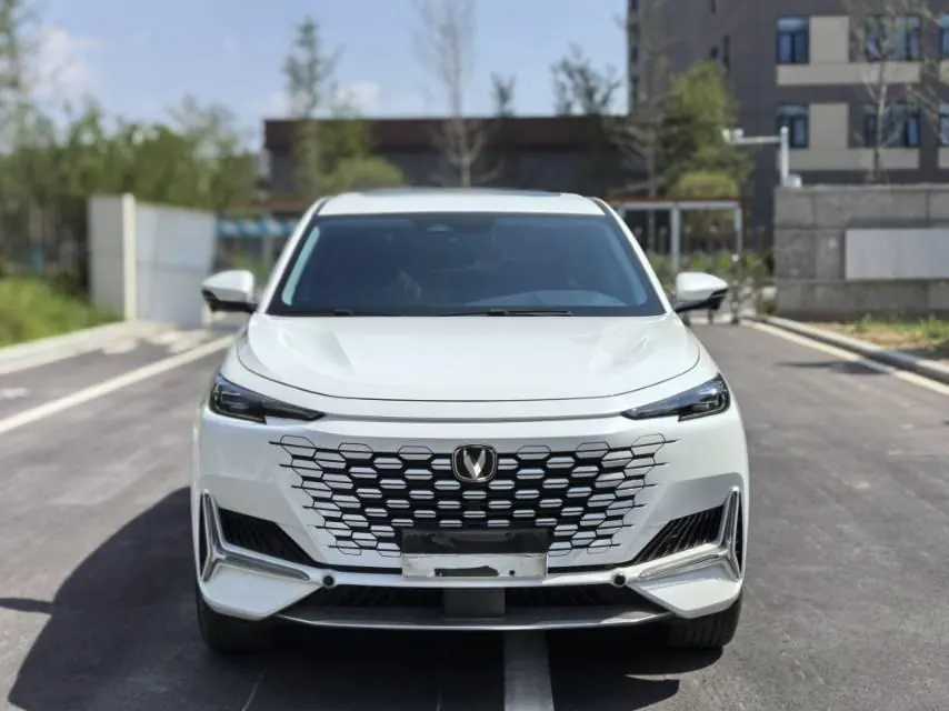 ChangAn 2024 UNI-K 2.0T Two-Drive Pleasant Automatic Gear 2