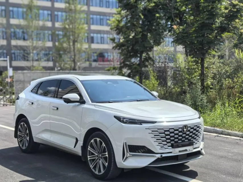 ChangAn 2024 UNI-K 2.0T Two-Drive Pleasant Automatic Gear 3