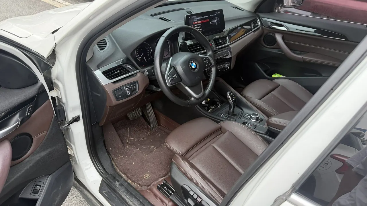 BMW 2020 X1 sDrive25Li 2.0T Leading Automatic Gear 2