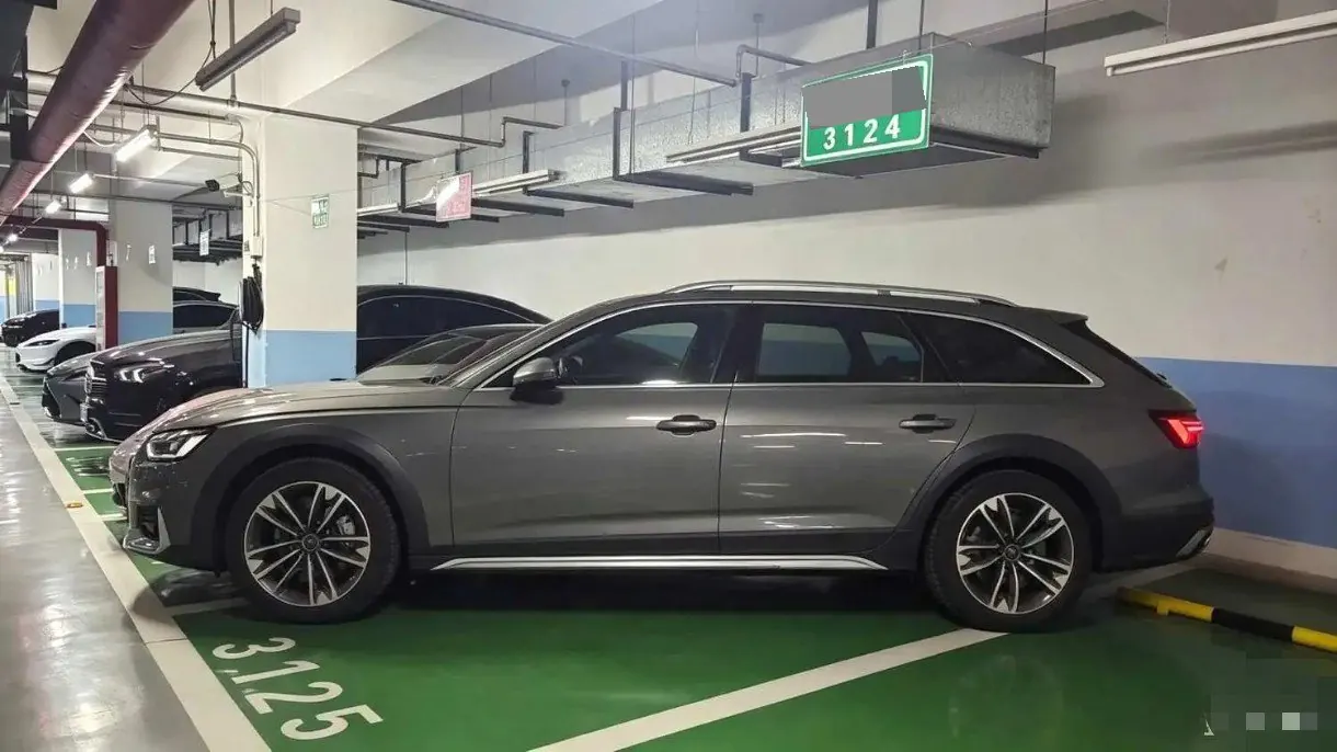 Audi A4 (Imported) 2024 A4 Allroad Quattro 2.0TFSI 45TFSI Automatic Gear 3