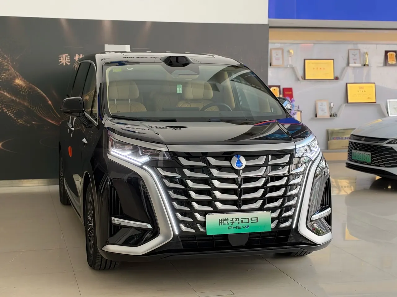Denza 2025 Denza D9 DM-i 1.5T Stepless Smart Driving Edition 1020 Four-wheel Drive Honorable Automatic Gear 3