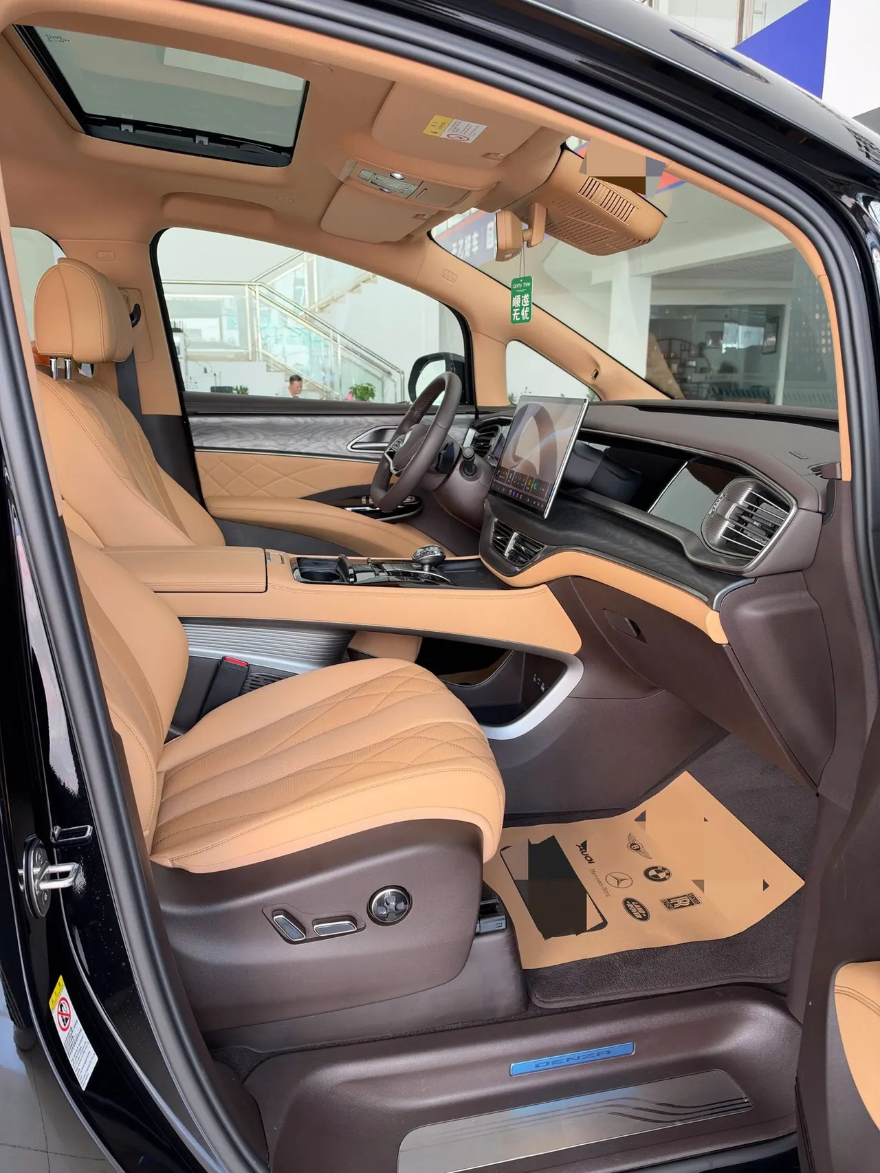 Denza 2025 Denza D9 DM-i 1.5T Stepless Smart Driving Edition 1020 Four-wheel Drive Honorable Automatic Gear 5