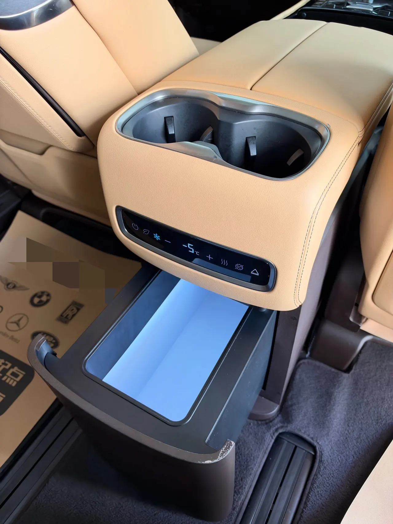 Denza 2025 Denza D9 DM-i 1.5T Stepless Smart Driving Edition 1020 Four-wheel Drive Honorable Automatic Gear 7