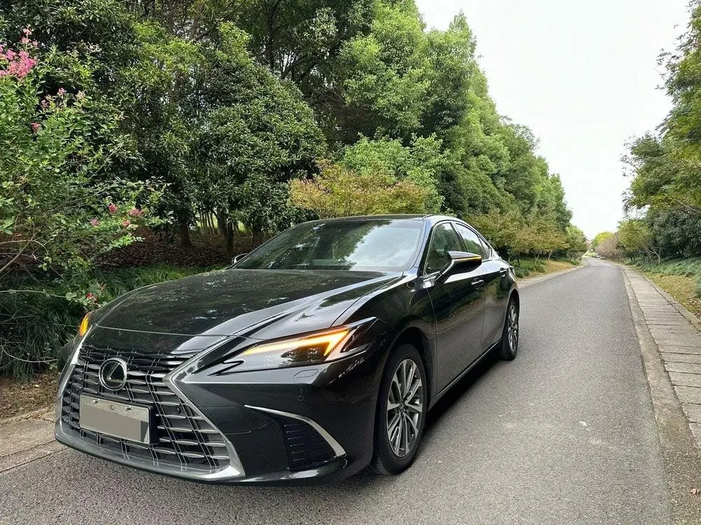 打开图片灯箱:Lexus ES (Imported) 2025 ES300h 2.5 Stepless Premium Edition Automatic Gear