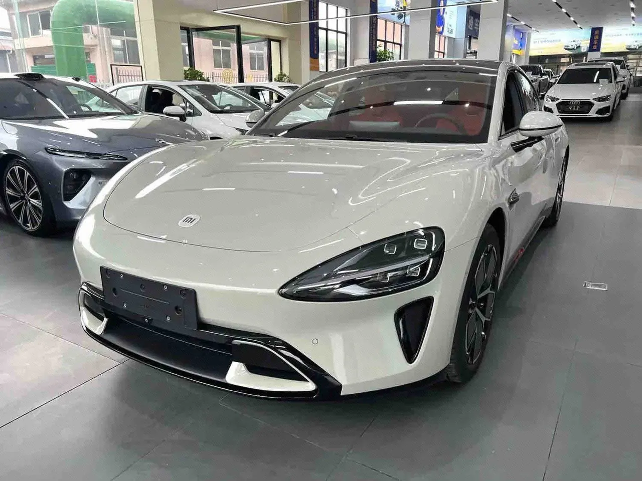 Открыть галерею: MI 2024 SU 7 700km Rear Drive Standard Founding Edition Automatic Gear