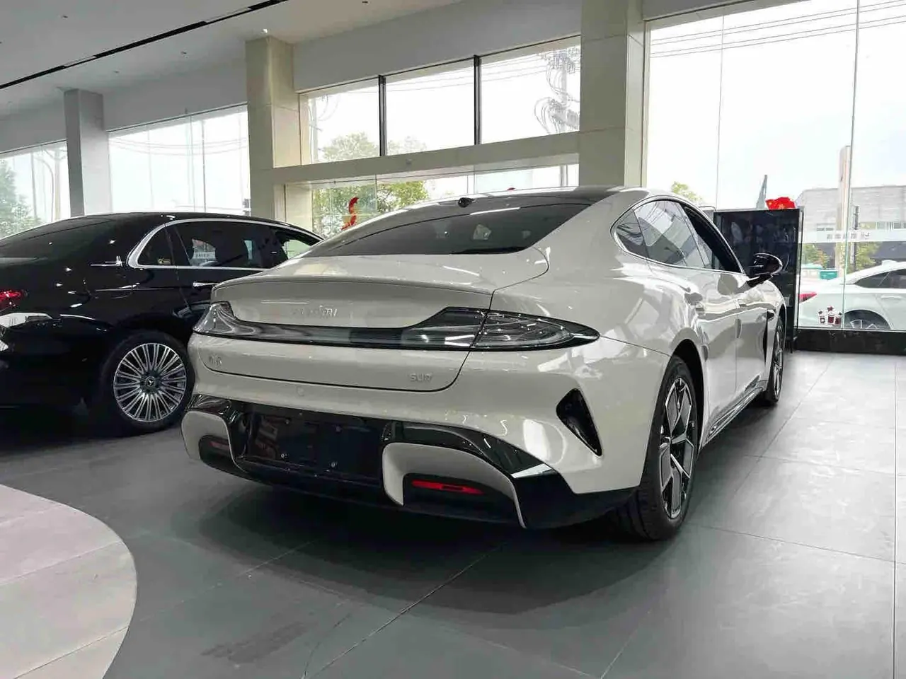 MI 2024 SU 7 700km Rear Drive Standard Founding Edition Automatic Gear 2
