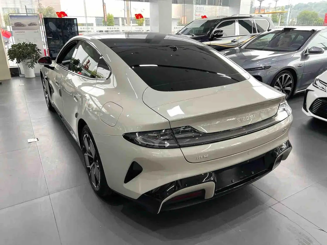 MI 2024 SU 7 700km Rear Drive Standard Founding Edition Automatic Gear 3