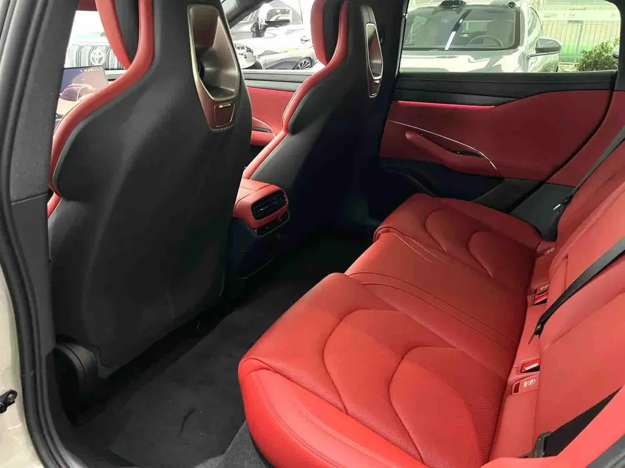MI 2024 SU 7 700km Rear Drive Standard Founding Edition Automatic Gear 5