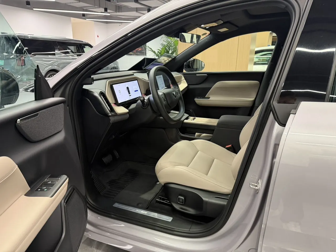 Volvo 2026 XC70 1.5T Two-Drive Long Endurance Core Automatic Gear 2