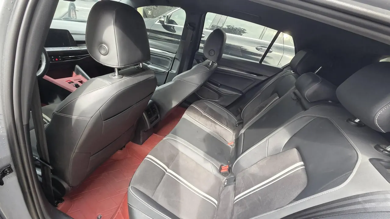 Volkswagen 2023 Golf 8 R-Line 1.4TSI 280TSI Lite Automatic 3