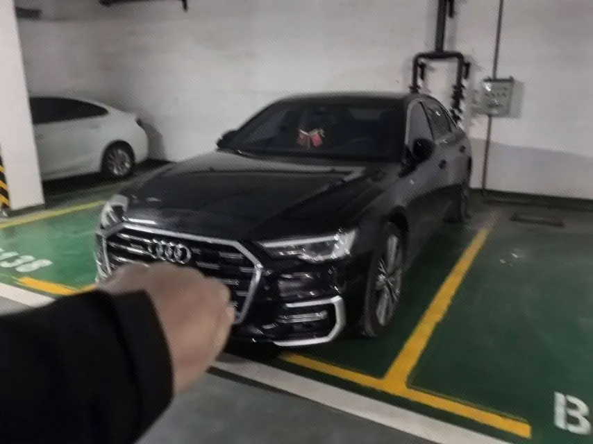 Open image lightbox: Audi 2026 A6L 2.0TFSI 45TFSI Quattro Selected Dynamic Automatic