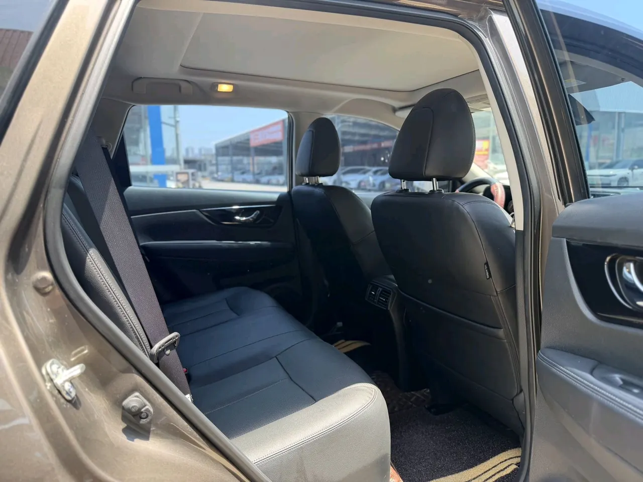 Nissan 2023 Qijun Classic 2.0 Stepless Two-Drive Intelligent Joint Premium Edition Automatic Gear 9