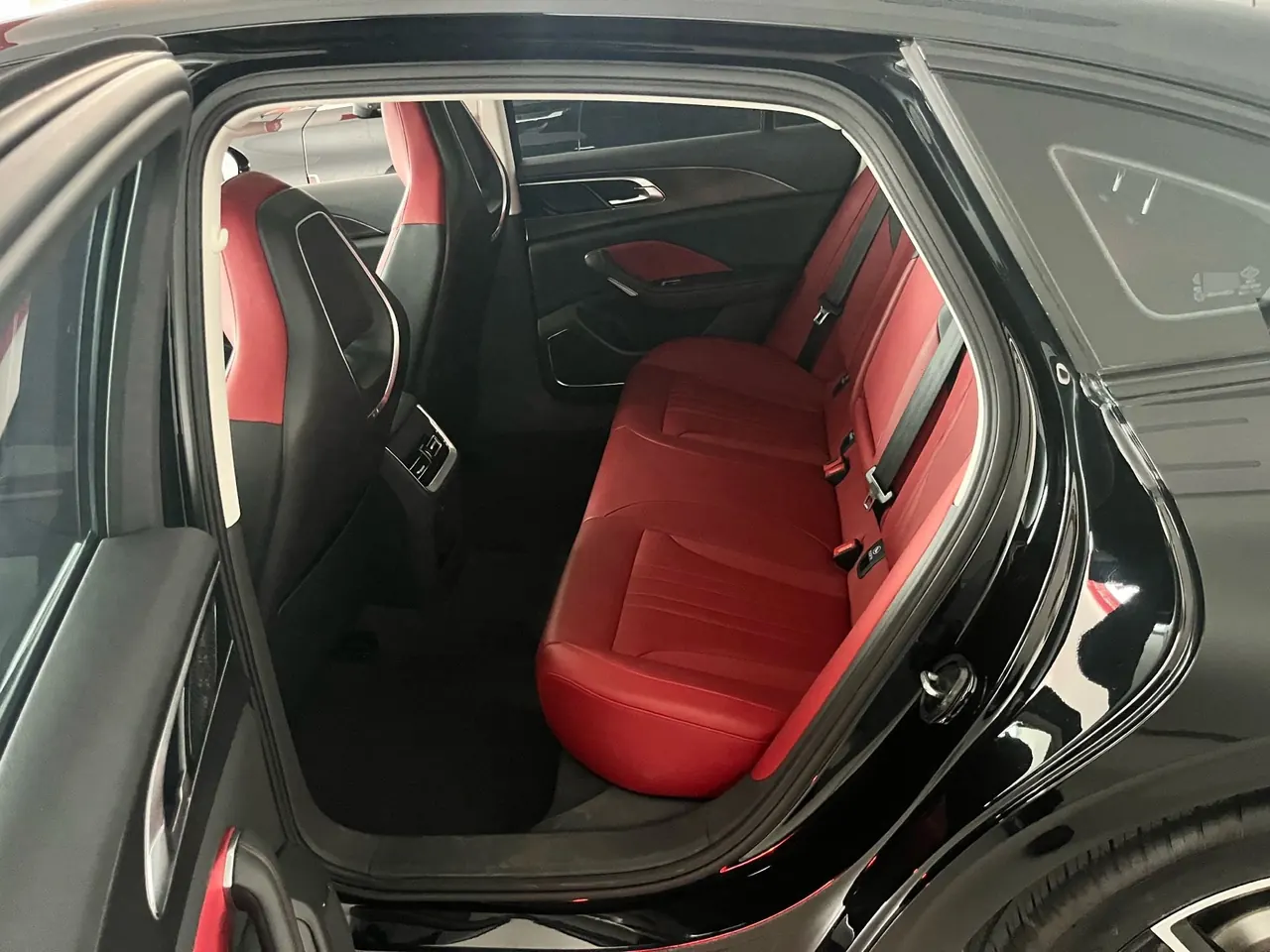 HongQi 2023 H6 2.0T to the United States version of automatic gear 6