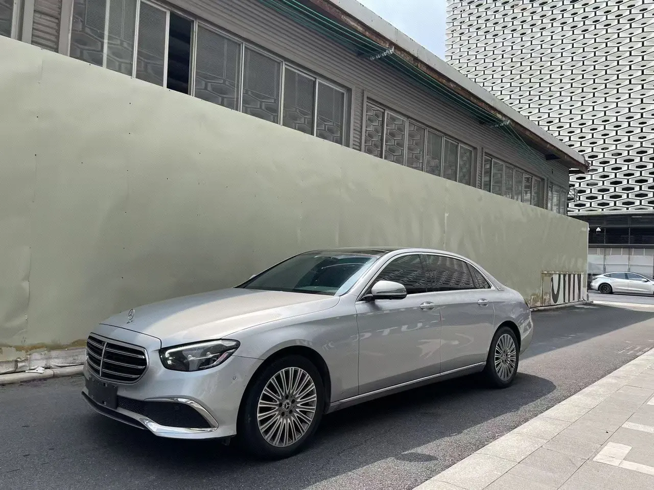 Открыть галерею: Mercedes Benz E Class 2021 E 300 L 2.0T Luxury (Modified) Automatic Gear