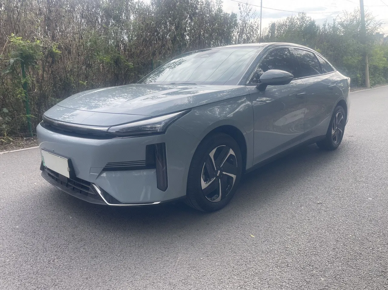 Geely Galaxy 2023 L6 1.5T 125km PLUS automatic gear - View 1