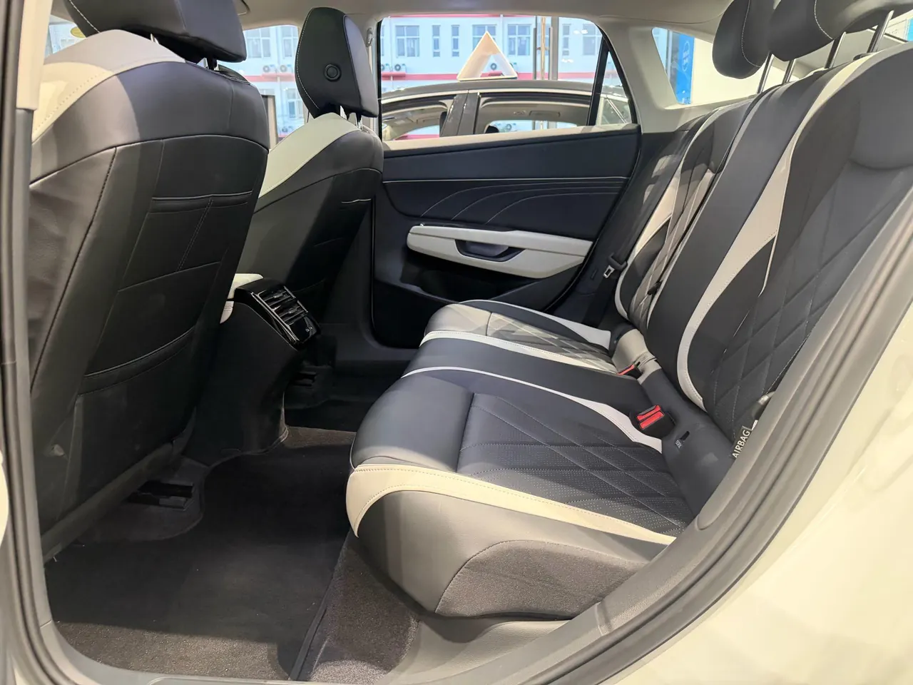 Volkswagen 2026 Sagittarius L 1.5TSI 300TSI Luxury Automatic 3