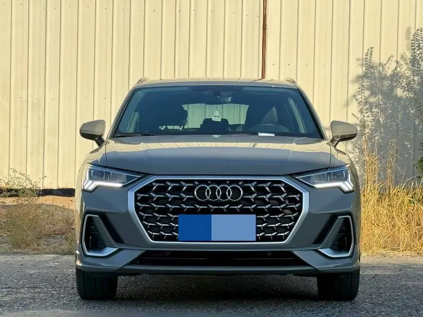 Audi 2024 Q3 Sportback 2.0TFSI 45TFSI Quattro Fashion Automatic 3