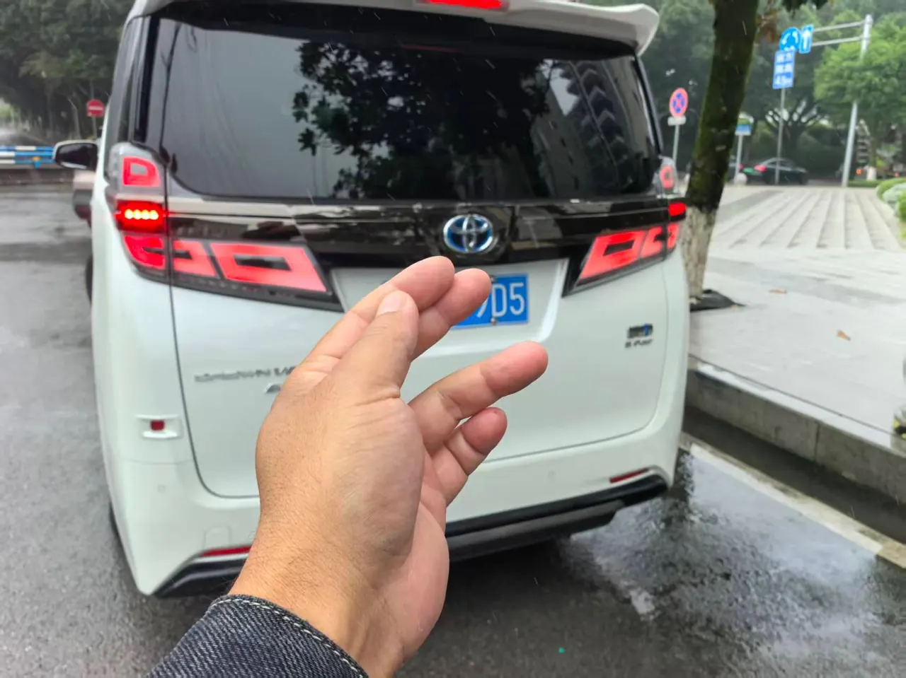 Toyota Will Law (Imported) 2023 Crown Will Law 2.5 Stepless HV Distinguished Edition Automatic Gear 3