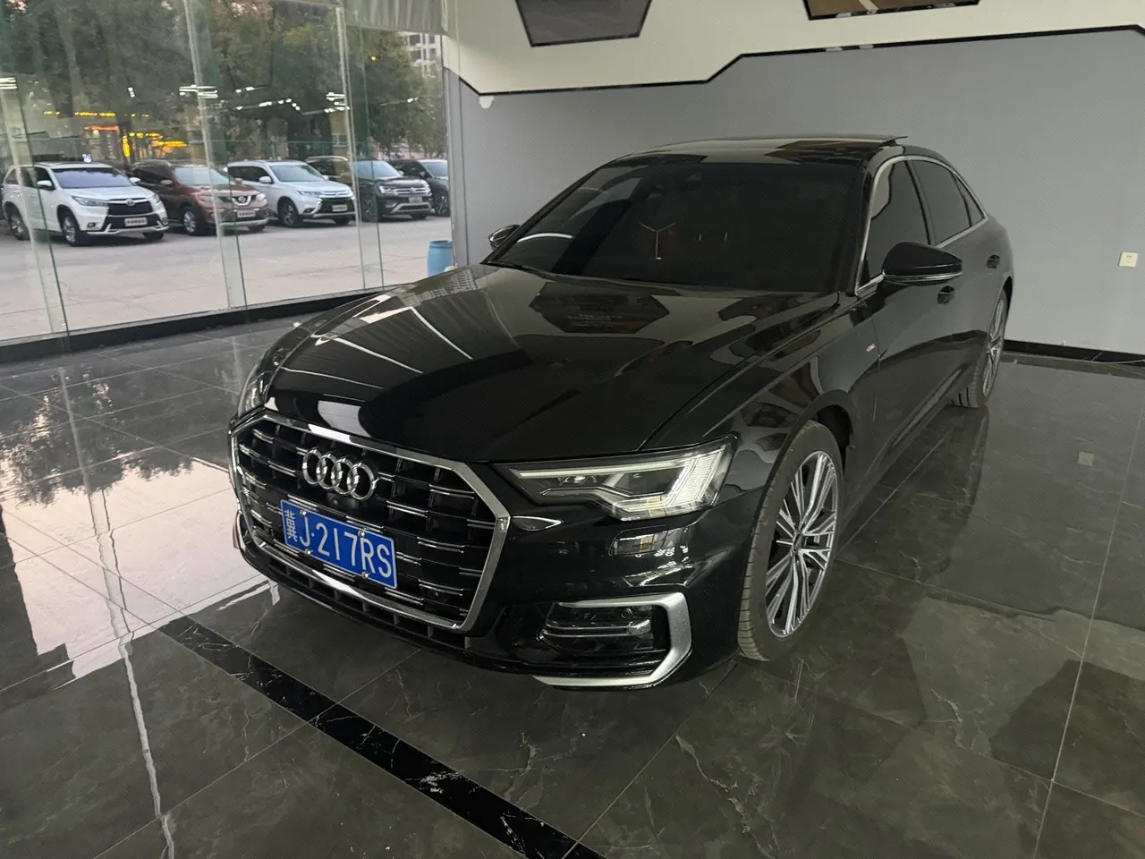 Открыть галерею: Audi 2026 A6L 2.0TFSI 45TFSI Prestige Dynamic Edition Automatic