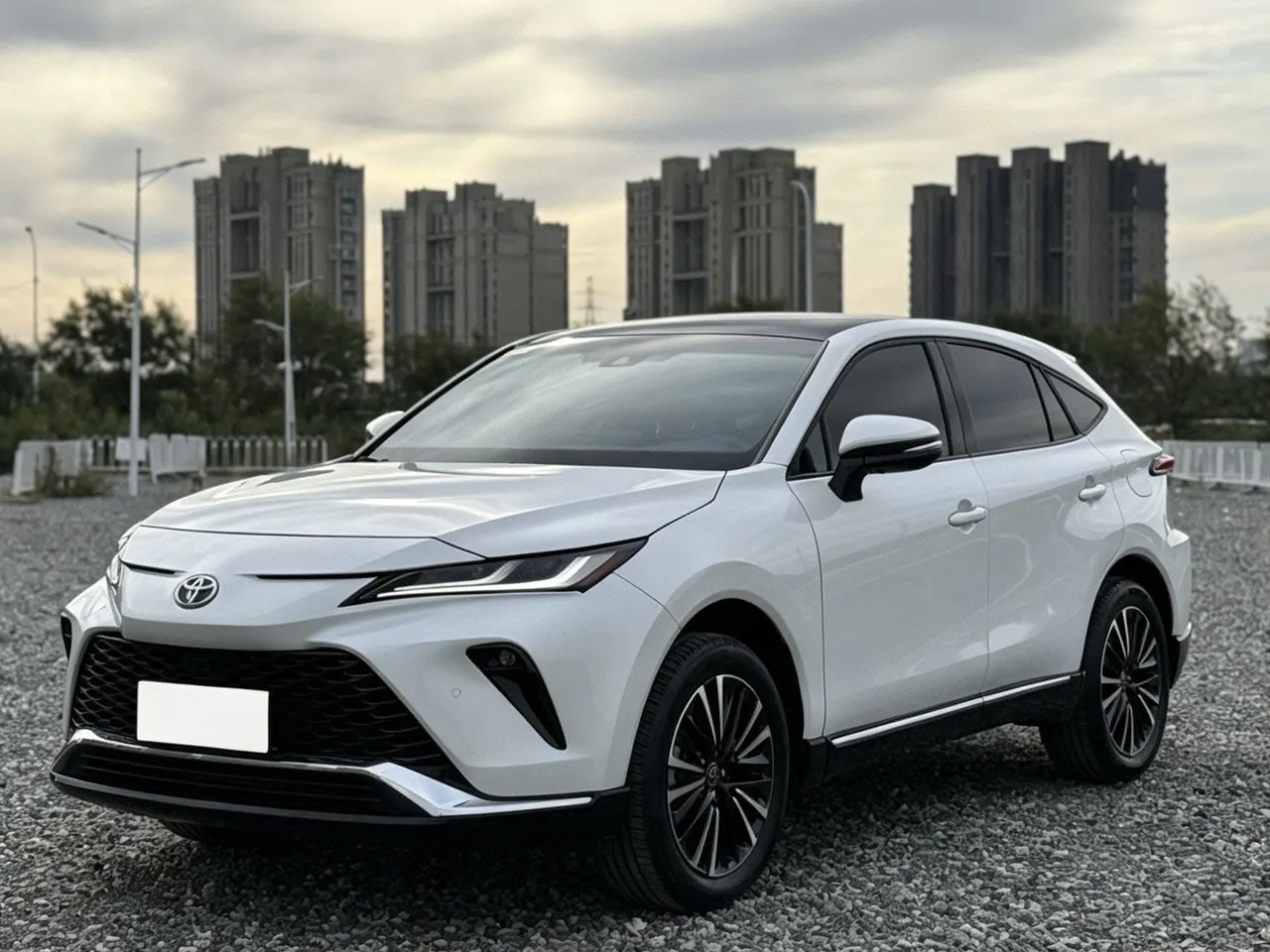 Открыть галерею: Toyota 2023 Weisa 2.0 Stepless Two-Drive Premium Edition Automatic Gear