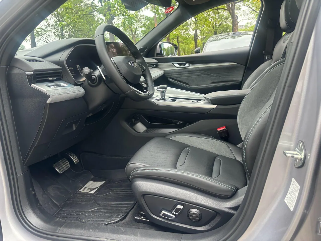 Geely 2023 Xingrui 2.0TD Honorable Automatic Transmission 3