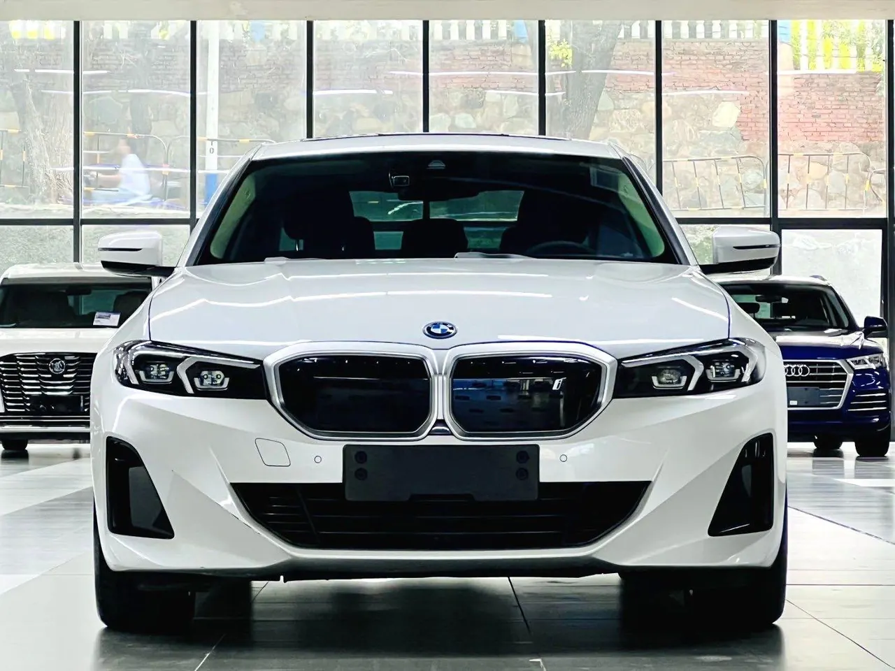 BMW 2022 i3 eDrive 35L automatic gear 2