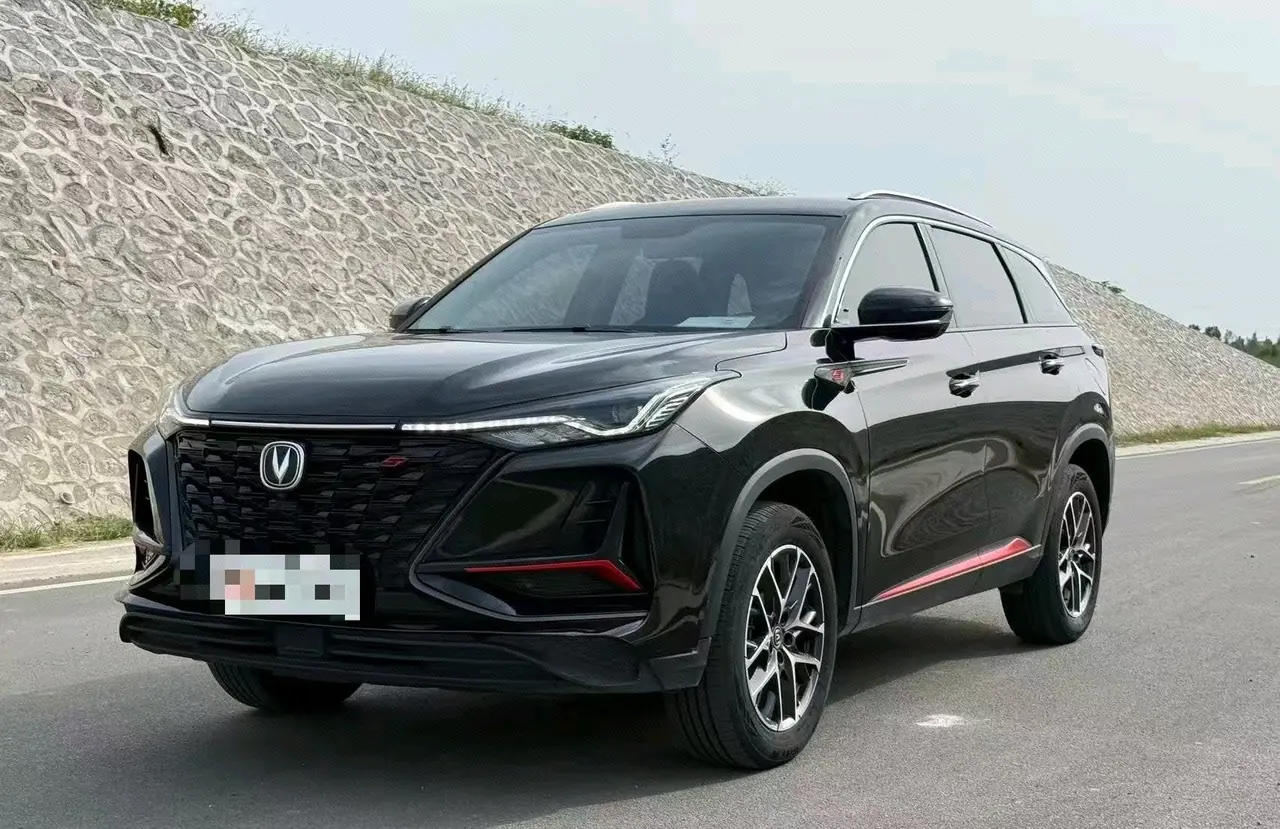 Открыть галерею: ChangAn 2022 CS75 PLUS 1.5T exclusive automatic gear