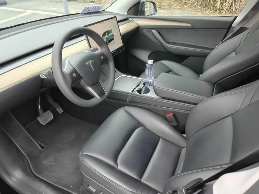 Tesla 2022 Model Y rear-wheel drive version (facelift) automatic gear 2