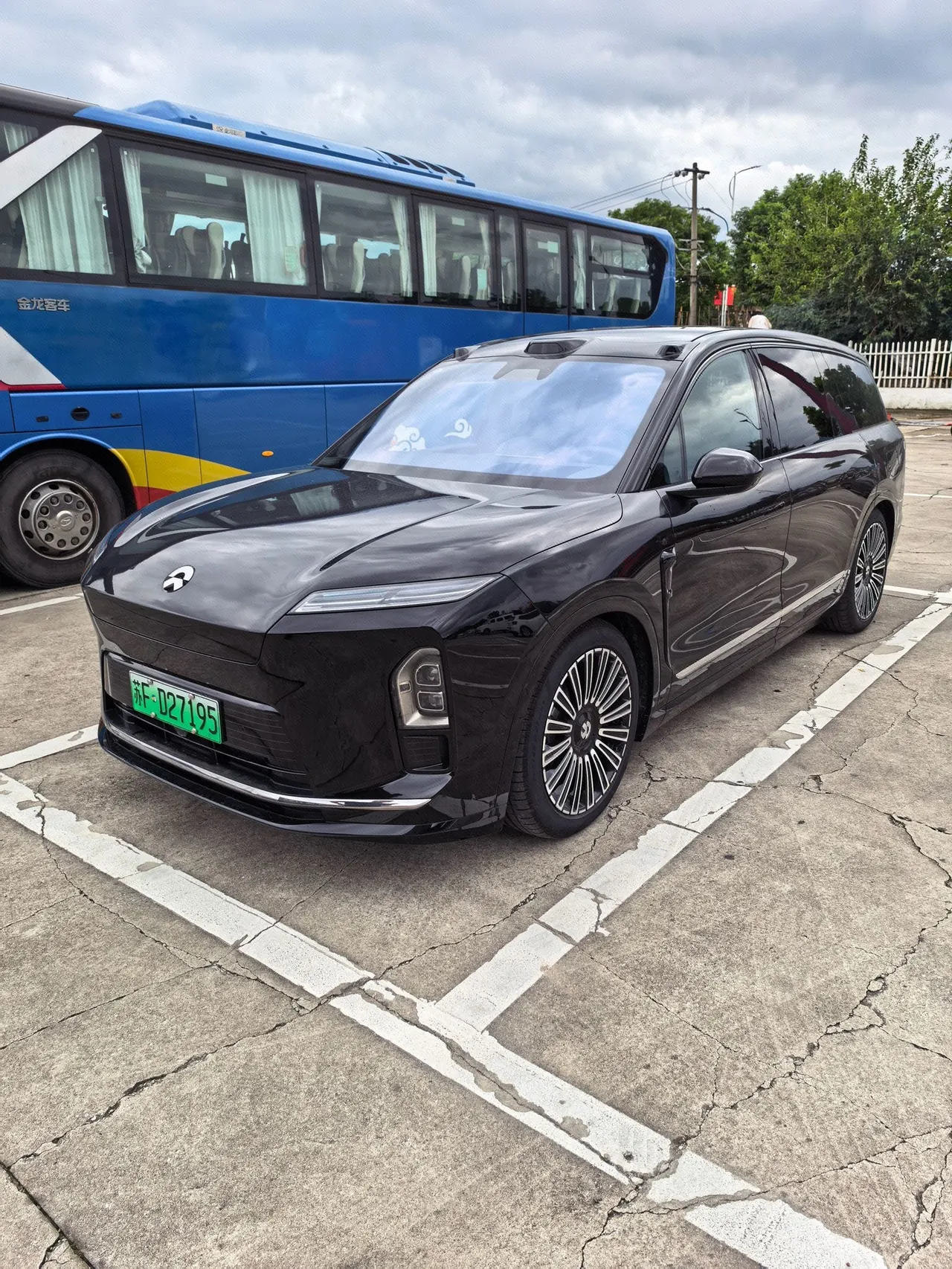 Открыть галерею: NIO 2026 ES8 5-seat Executive Deluxe Automatic Gear