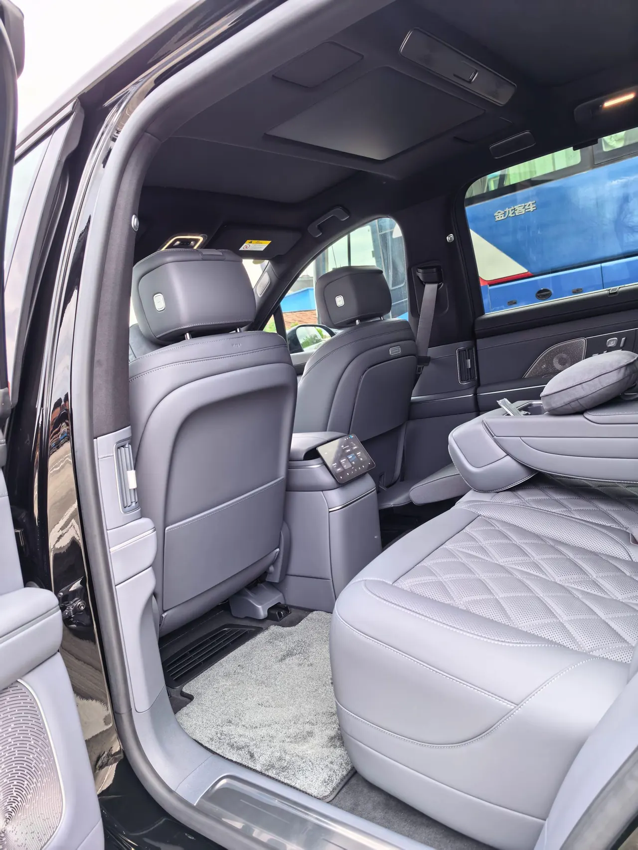 NIO 2026 ES8 5-seat Executive Deluxe Automatic Gear 3