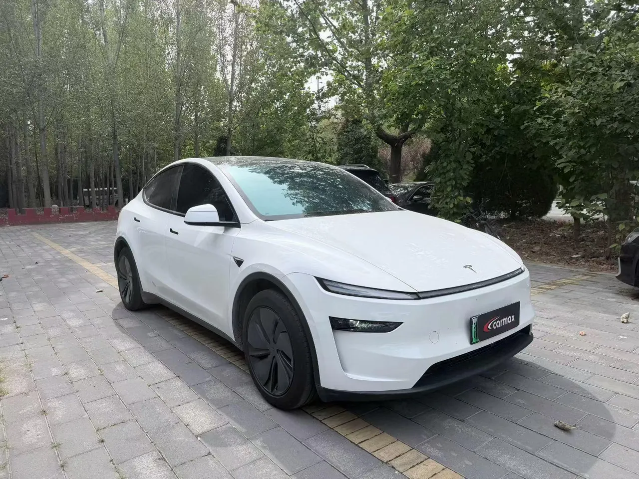 Tesla 2026 Model Y Rear-Wheel-Drive Automatic 3