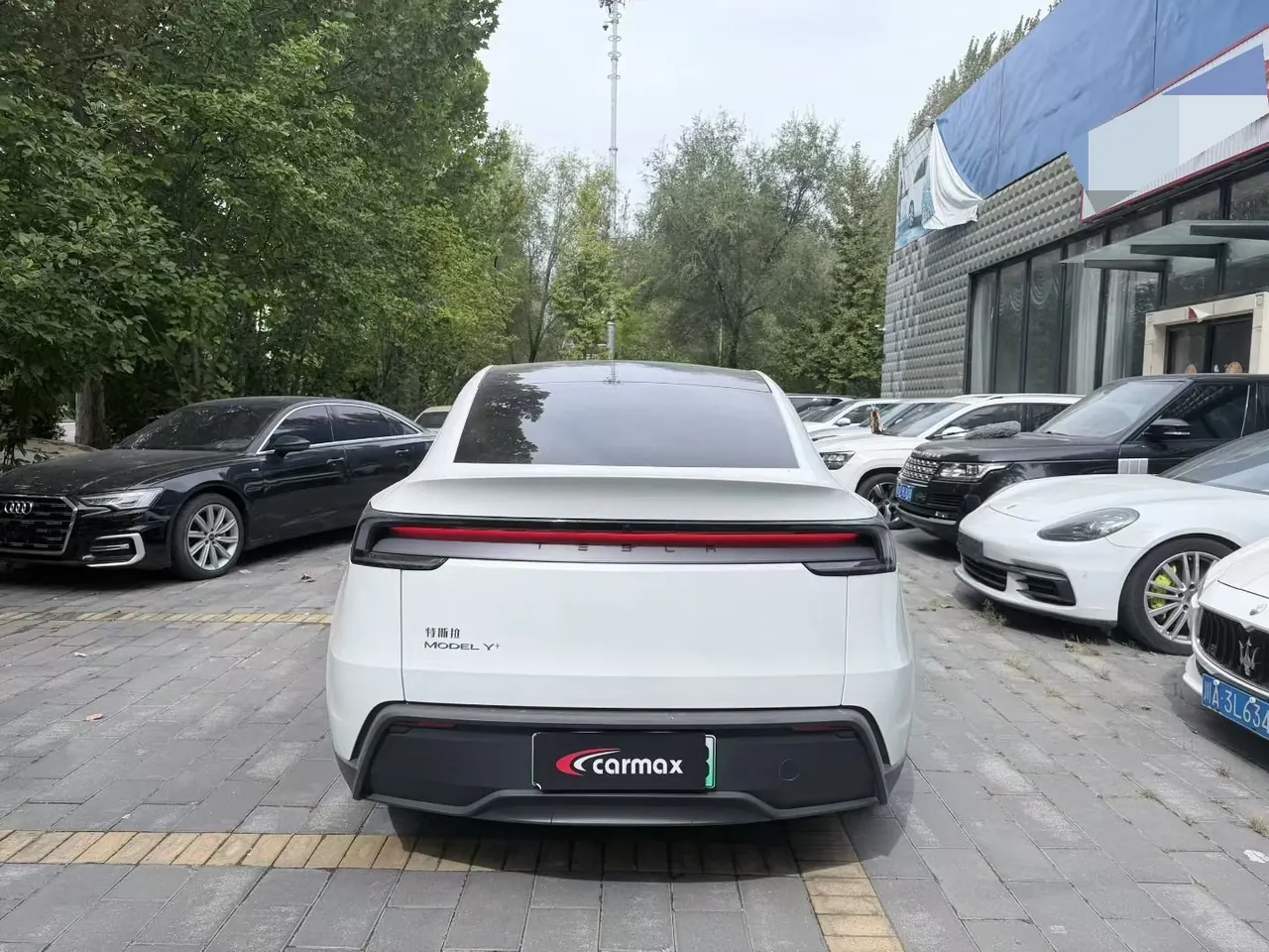 Tesla 2026 Model Y Rear-Wheel-Drive Automatic 7