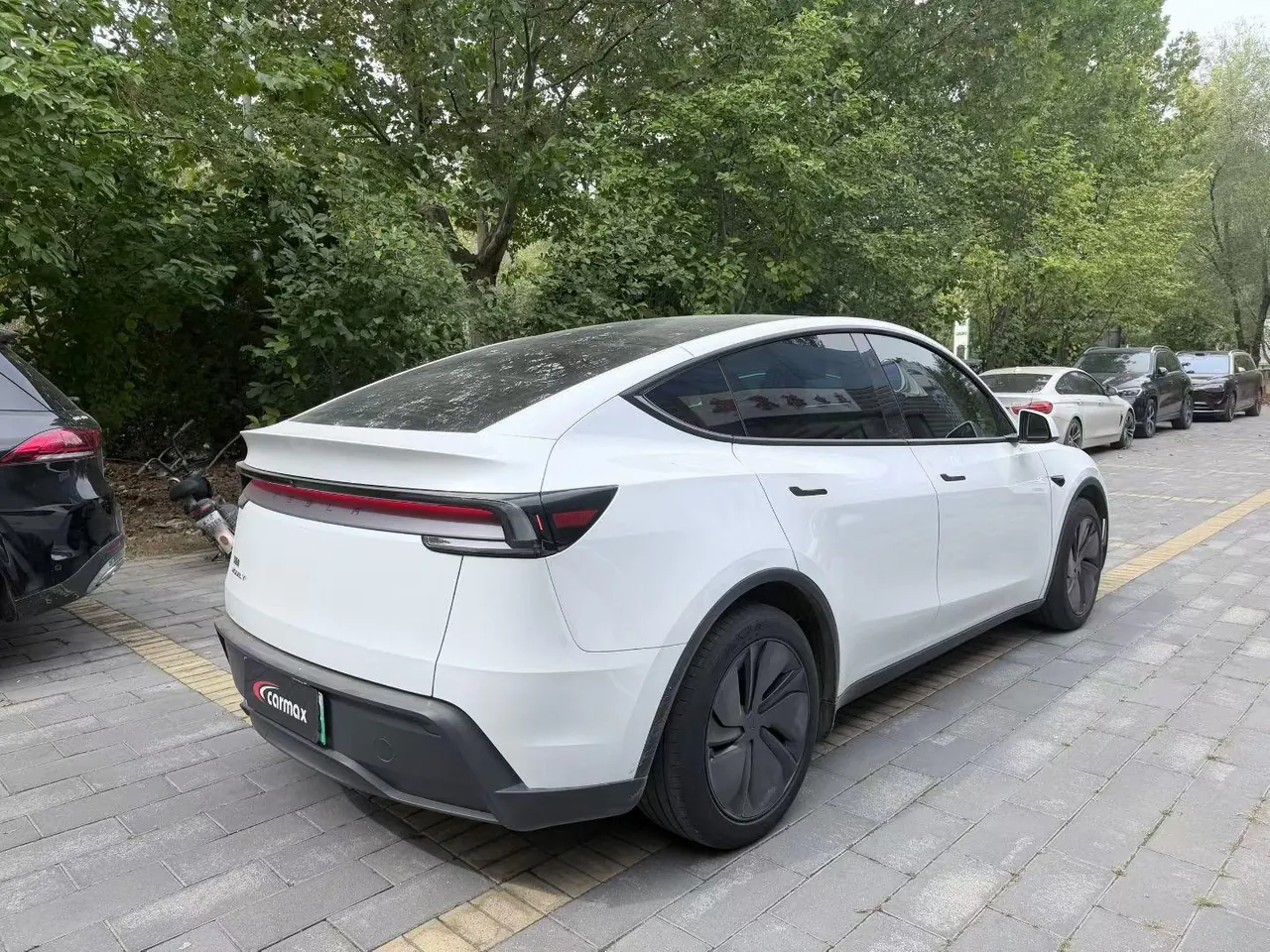 Tesla 2026 Model Y Rear-Wheel-Drive Automatic 9