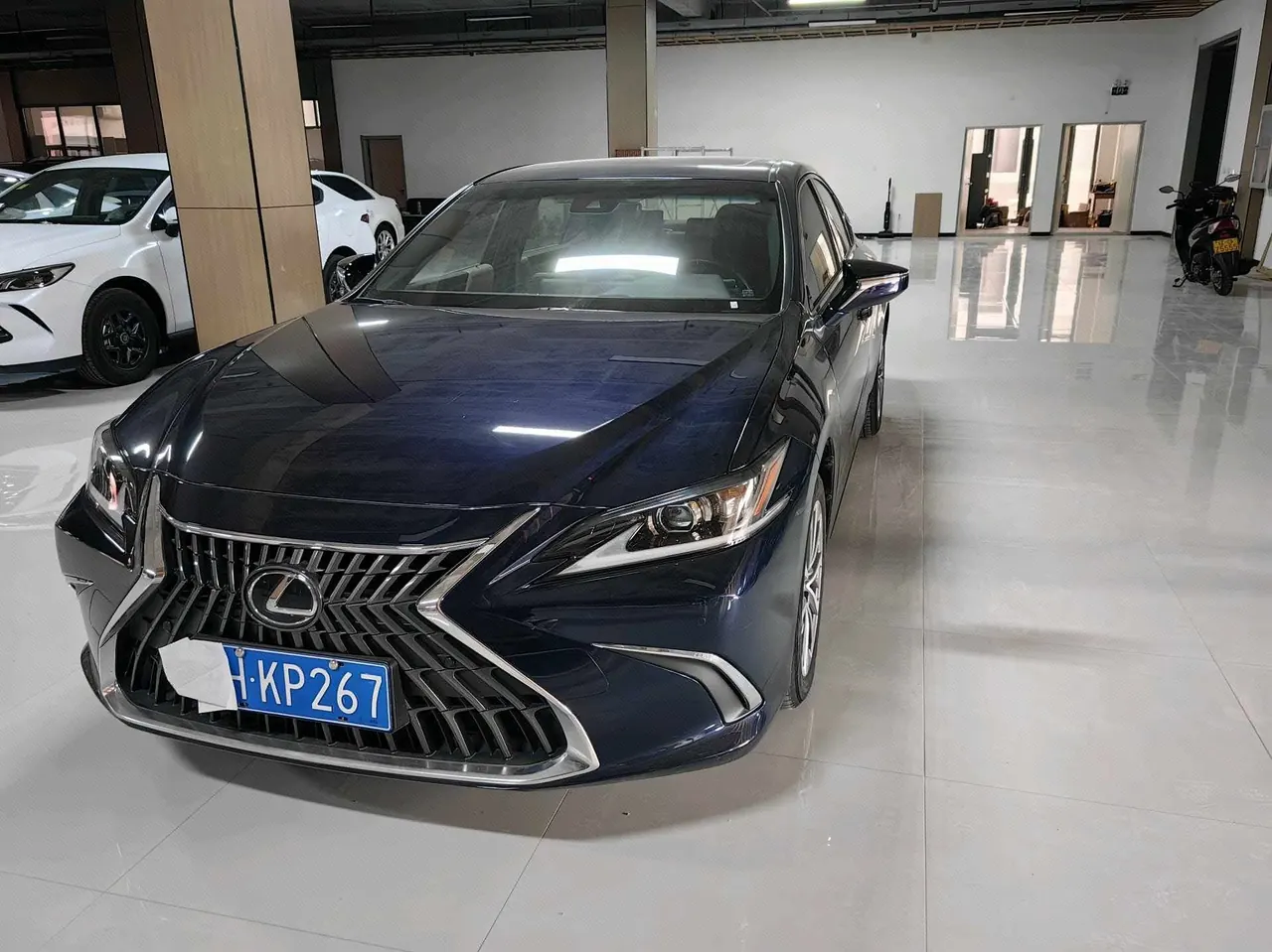 Открыть галерею: Lexus ES (Imported) 2023 ES200 2.0 Stepless Premium Edition Automatic Gear