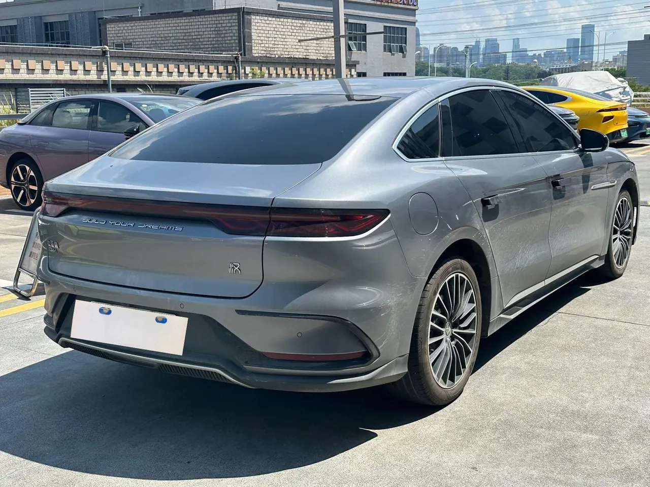 BYD 2022 Han DM-i 1.5T stepless 121KM honorable automatic gear 11