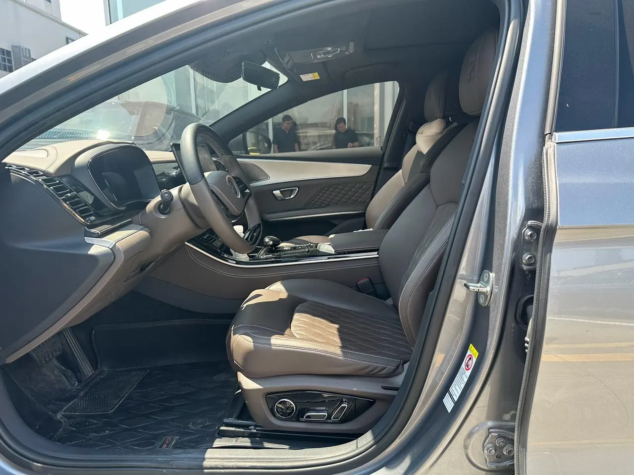 BYD 2022 Han DM-i 1.5T stepless 121KM honorable automatic gear 4