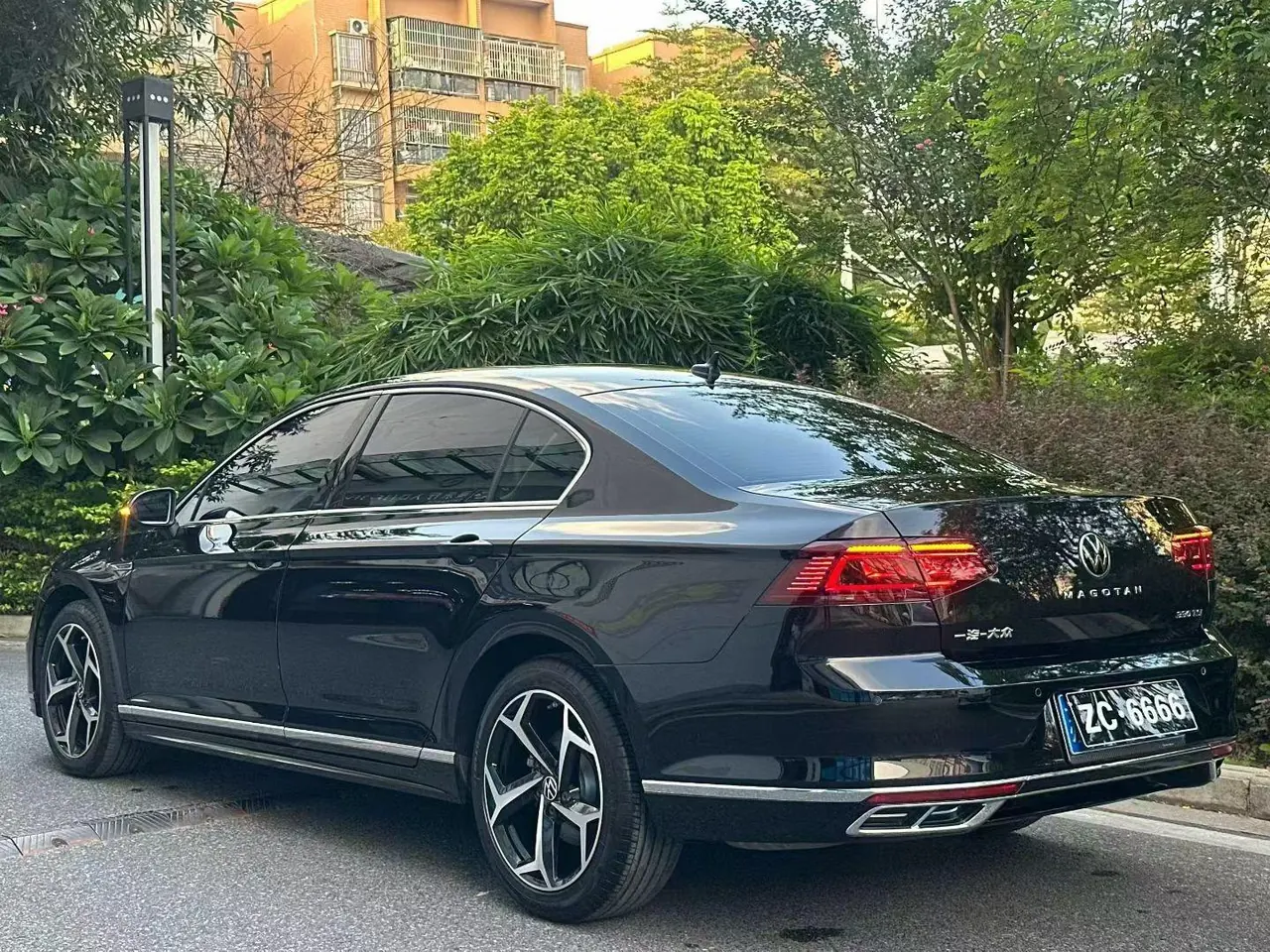Volkswagen 2023 Magotan 2.0TSI 330TSI 2 million Commemorative Luxury Automatic Gear 3