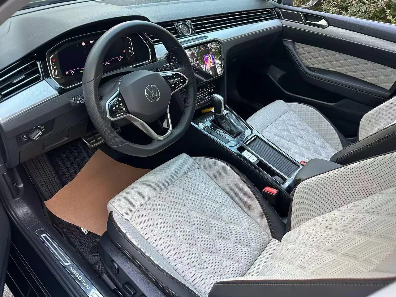 Volkswagen 2023 Magotan 2.0TSI 330TSI 2 million Commemorative Luxury Automatic Gear 6