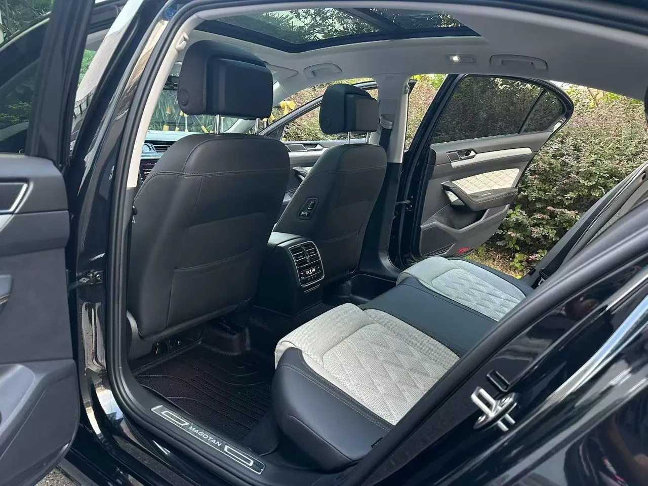 Volkswagen 2023 Magotan 2.0TSI 330TSI 2 million Commemorative Luxury Automatic Gear 8