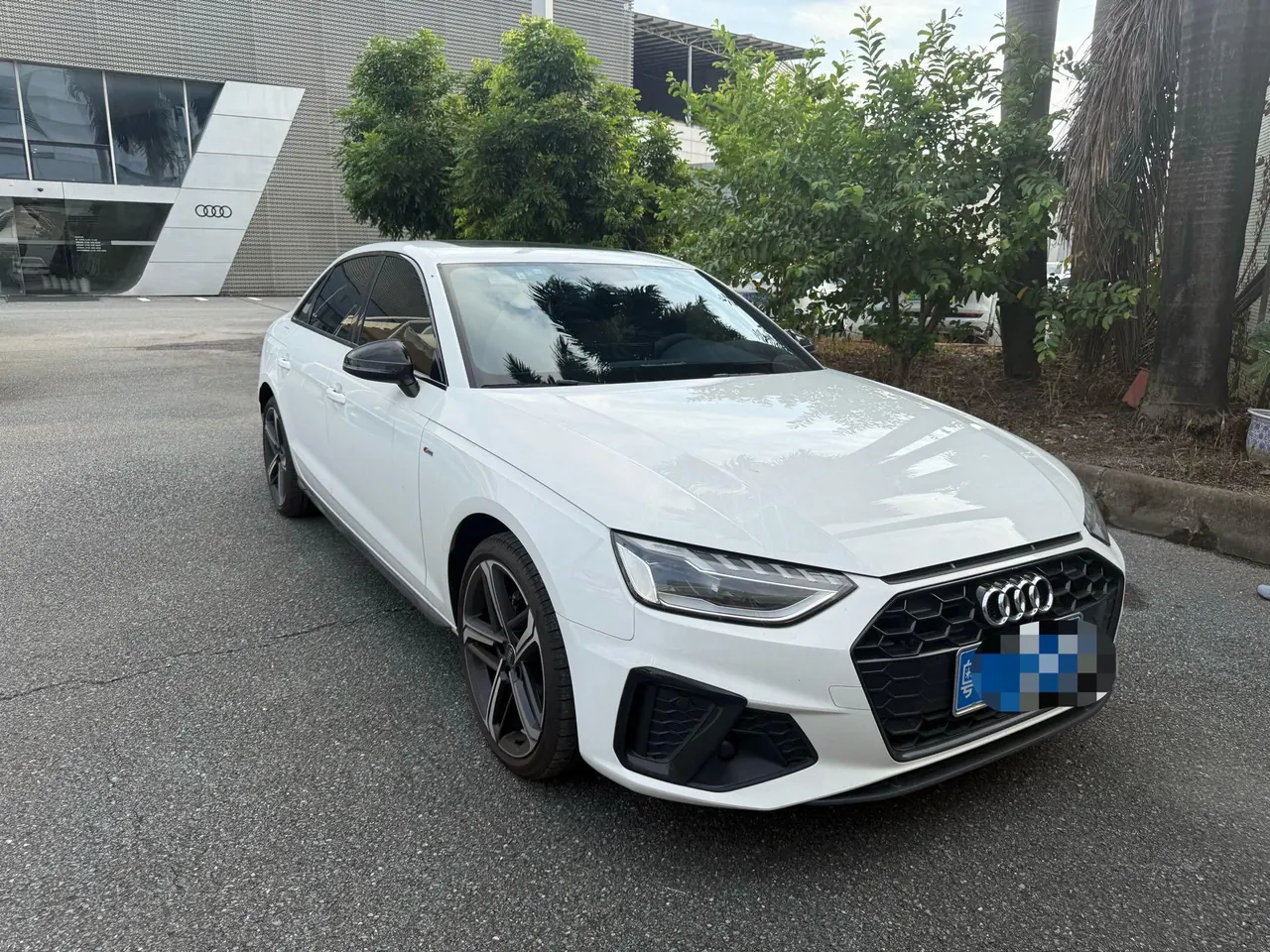 Audi 2024 A4L 2.0TFSI 40TFSI Deluxe Dynamic Automatic 2