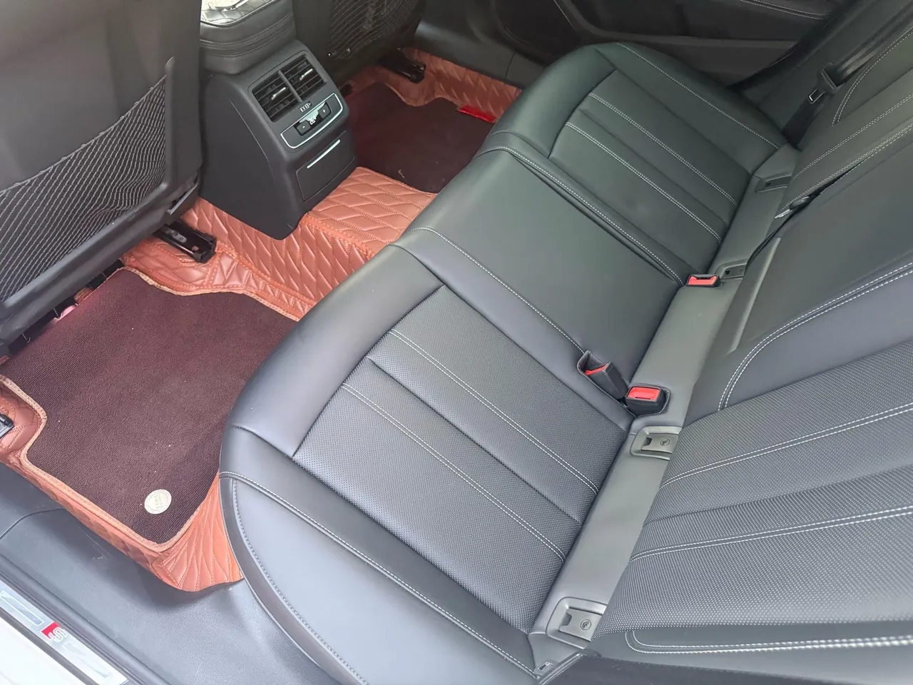 Audi 2024 A4L 2.0TFSI 40TFSI Deluxe Dynamic Automatic 3