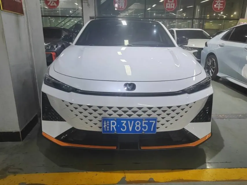 ChangAn 2024 UNI-V 1.5T Distinguished Sports Automatic 2