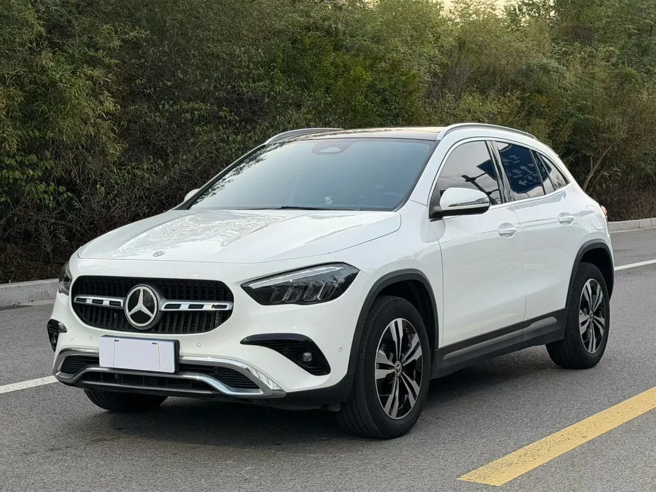 Открыть галерею: Mercedes Benz 2024 GLA 200 1.3T automatic gear