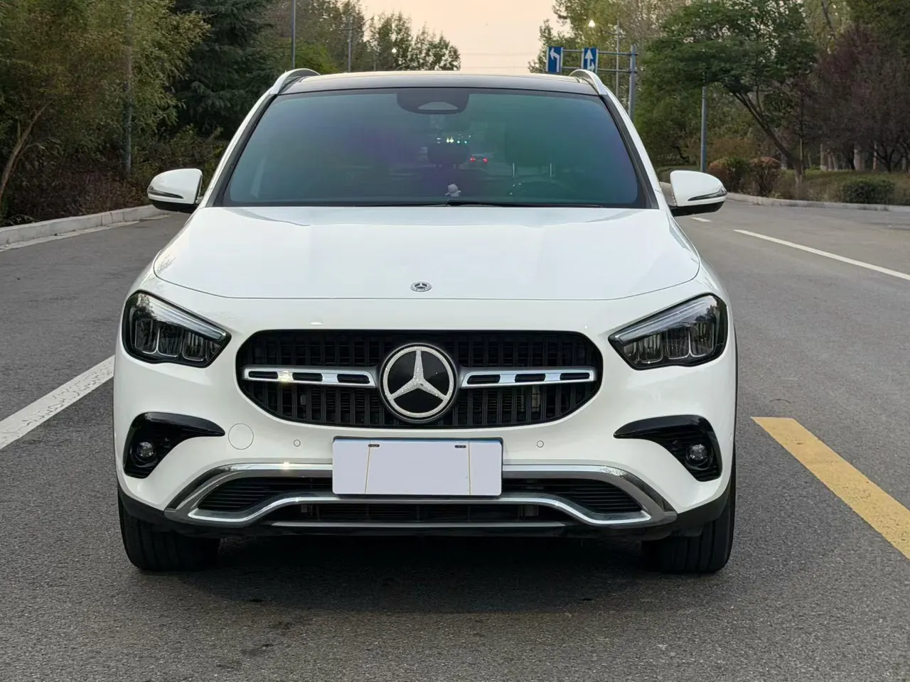 Mercedes Benz 2024 GLA 200 1.3T automatic gear 2