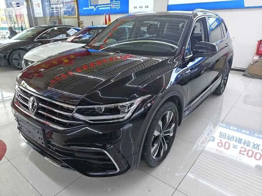 Открыть галерею: Volkswagen 2024 Tiguan L R-Line 2.0TSI 330TSI Two-Drive R-Line Overdrive Automatic Gear