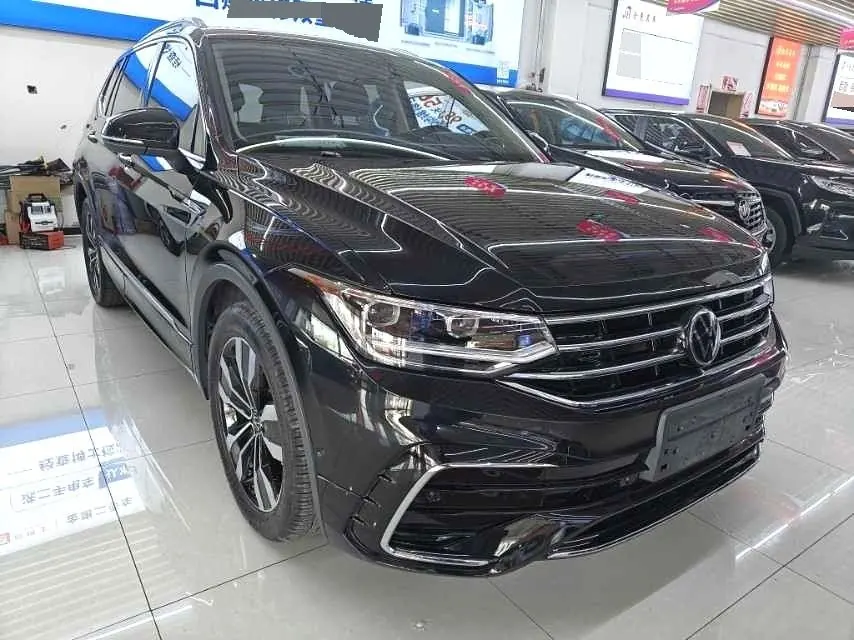 Volkswagen 2024 Tiguan L R-Line 2.0TSI 330TSI Two-Drive R-Line Overdrive Automatic Gear 3