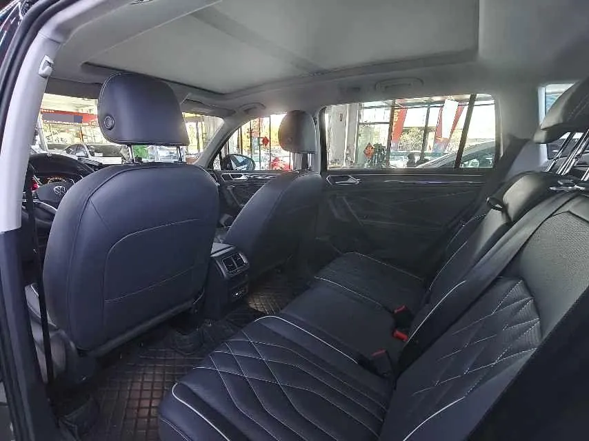 Volkswagen 2024 Tiguan L R-Line 2.0TSI 330TSI Two-Drive R-Line Overdrive Automatic Gear 6