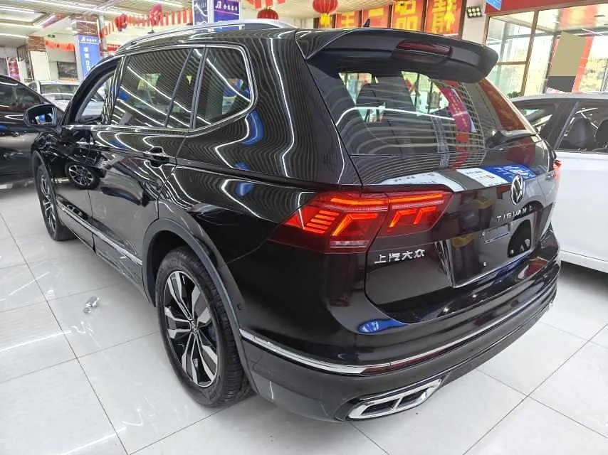 Volkswagen 2024 Tiguan L R-Line 2.0TSI 330TSI Two-Drive R-Line Overdrive Automatic Gear 7